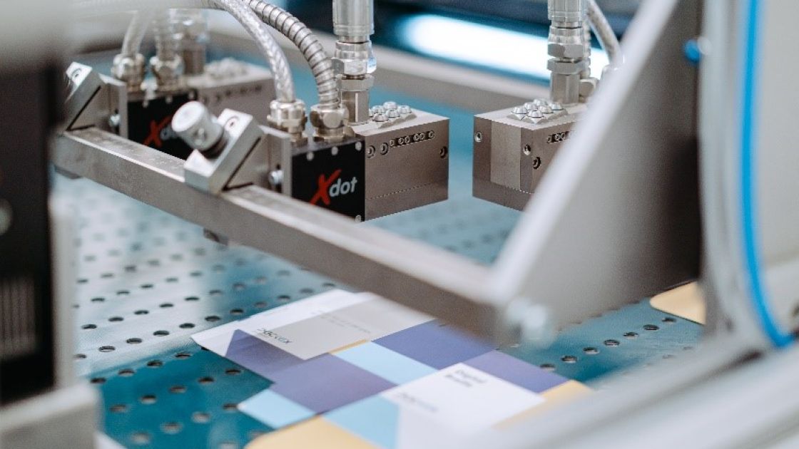 Faltschachtelproduktion (Blindenschriftapplikation) bei der PackEx GmbH