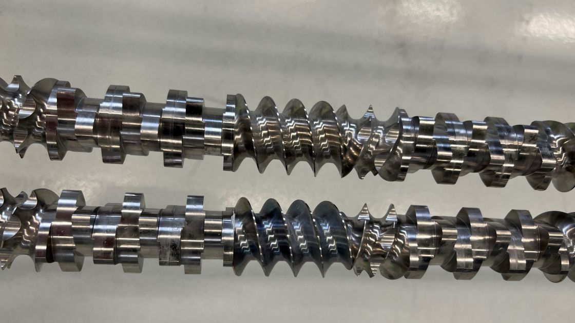 Doppelschnecken aus dem Extruder/ Gelinova GmbH