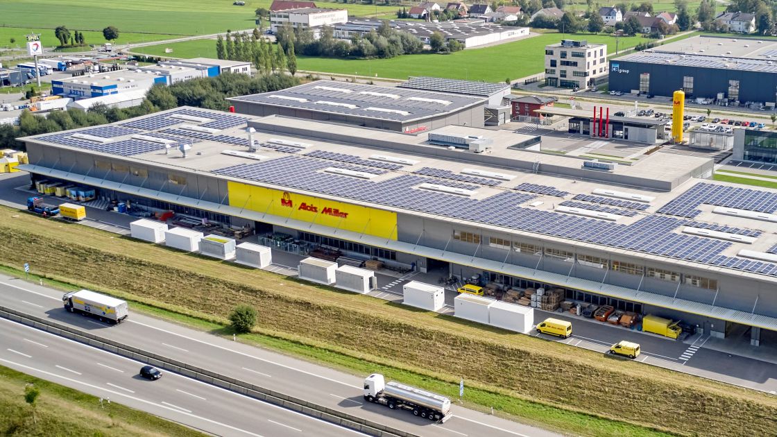 Werk der Müller Produktions GmbH mit 1,5 MW PV-Anlage