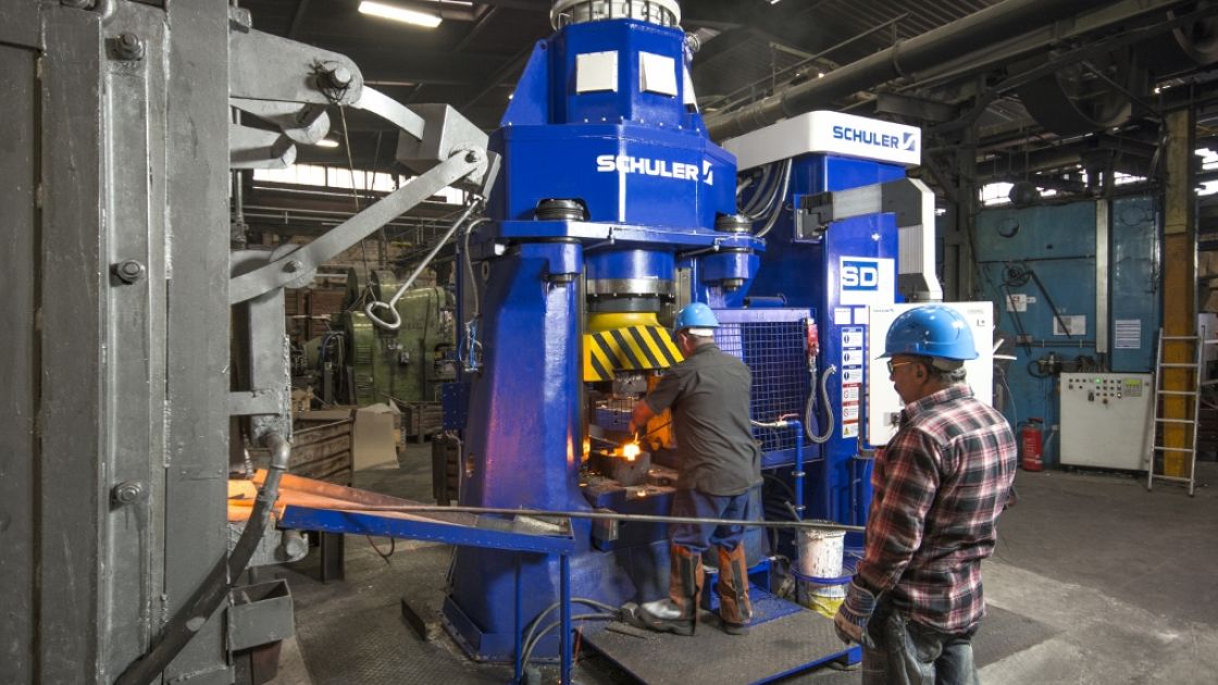 Linearhammer der RUD-SCHÖTTLER UMFORMTECHNIK & SYSTEMLIEFERANT GmbH im Testbetrieb